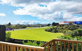 Stunning Townhouse - Walking To Botany Shopping Center